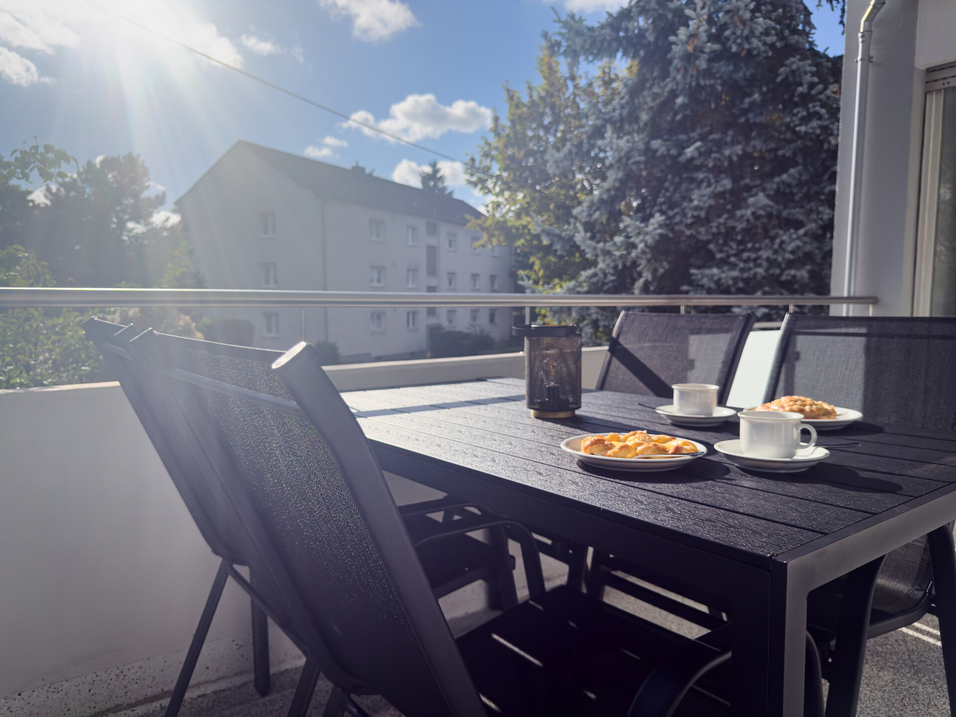 Sonniger Balkon einer möblierten Wohnung in Bad Kreuznach
